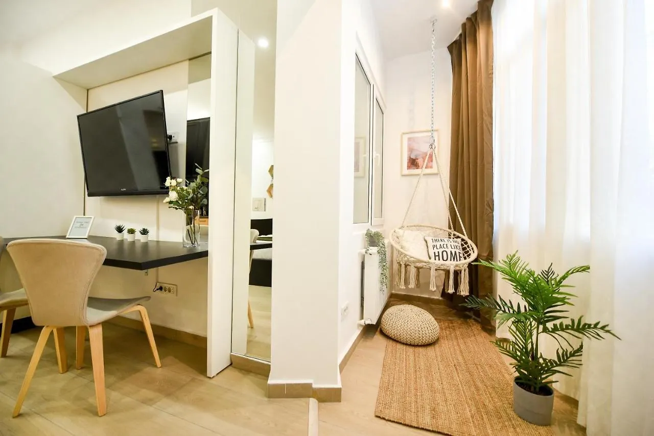 Home Sweet Home. Stylish Studio Near Cismigiu Bucharest